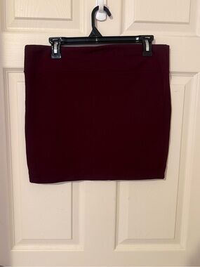 Stretch Mini Skirt in Wine